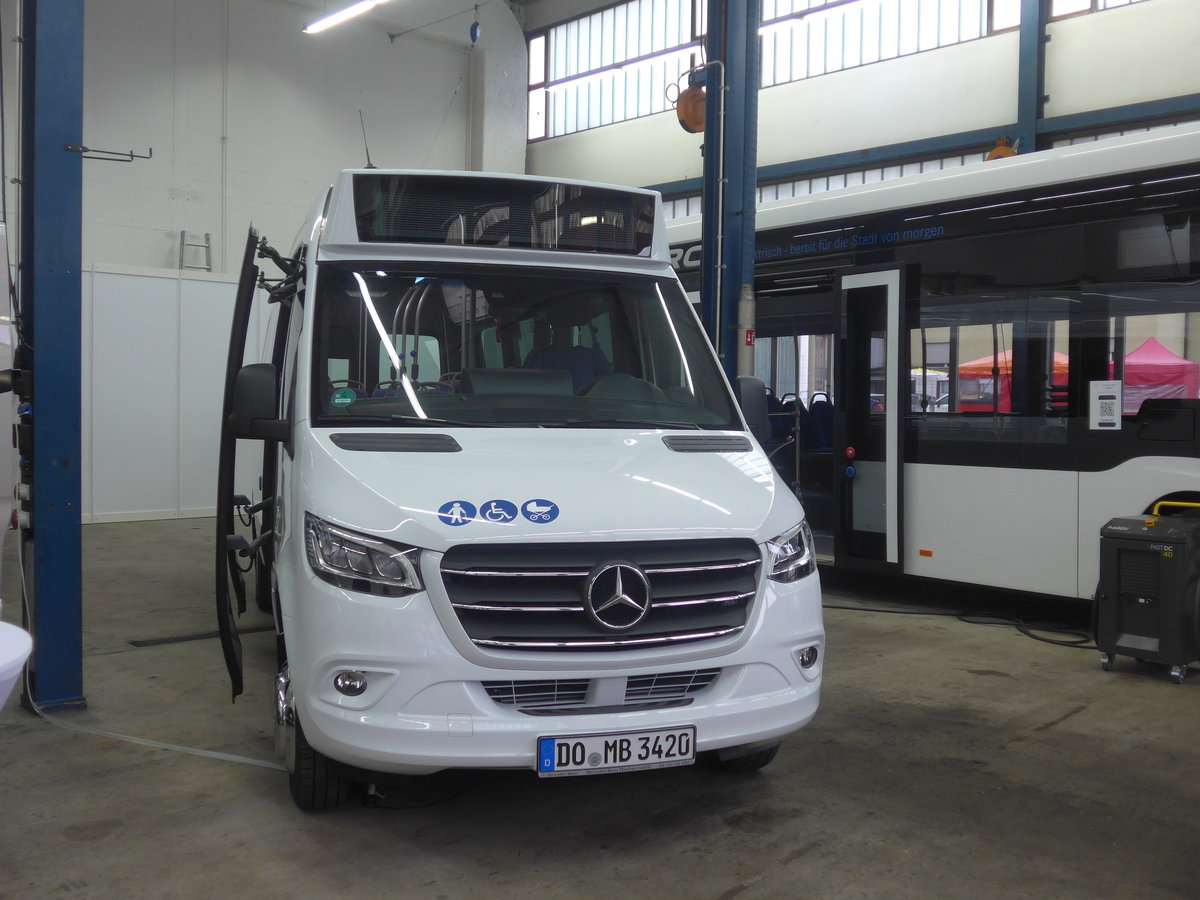 (210'815) - Aus Deutschland: Mercedes-Benz Minibus, Dortmund - DO-MB 3420 - Mercedes am 8. November 2019 in Kloten, EvoBus