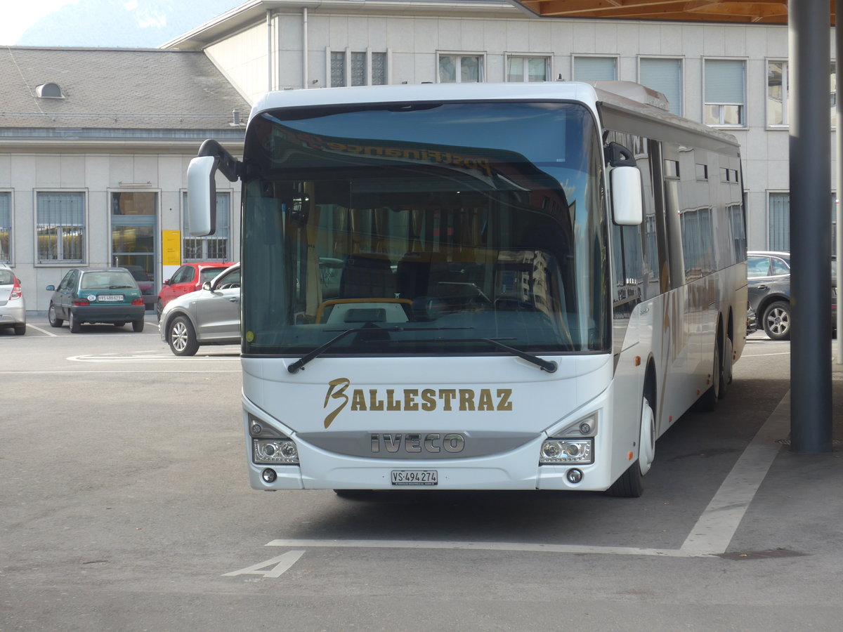 (210'947) - Ballestraz, Grne - VS 494'274 - Iveco (ex Vorfhrfahrzeug Iveco France) am 9. November 2019 beim Bahnhof Sion