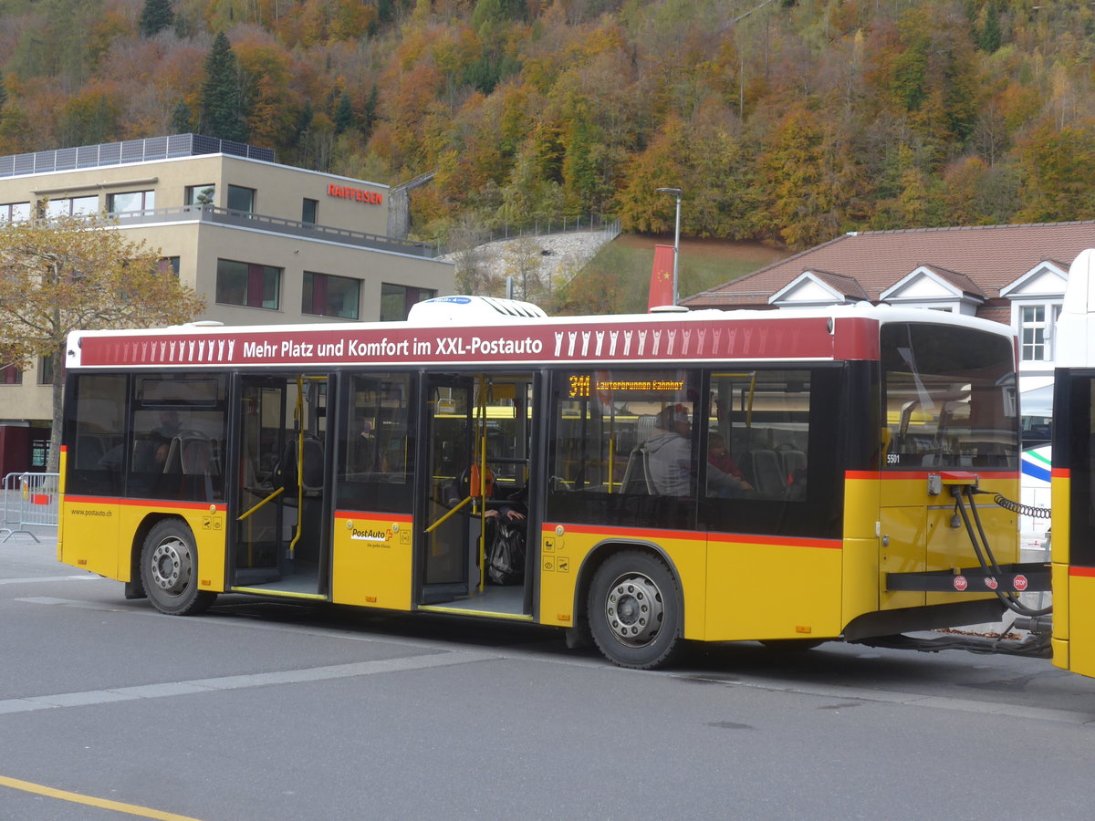 (210'960) - PostAuto Bern - BE 193'594 - Lanz+Marti/Hess Personenanhnger (ex Klopfstein, Laupen) am 10. November 2019 beim Bahnhof Interlaken Ost