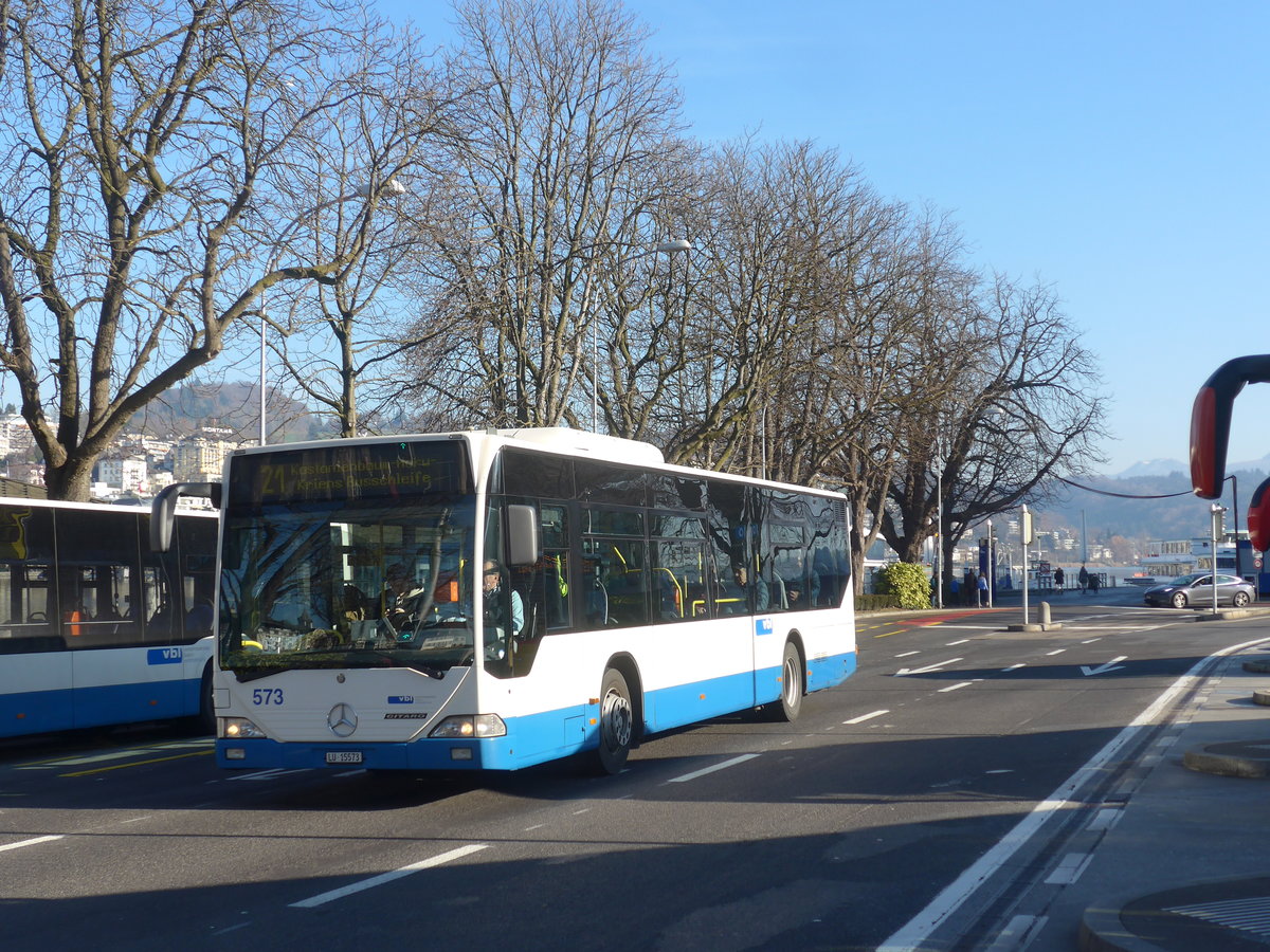 (213'780) - VBL Luzern - Nr. 573/LU 15'573 - Mercedes am 12. Januar 2020 beim Bahnhof Luzern