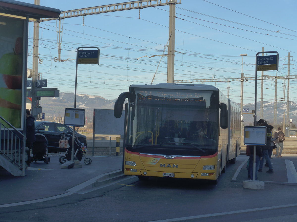 (214'216) - PostAuto Ostschweiz - SZ 63'810 - MAN am 15. Februar 2020 beim Bahnhof Pfffikon
