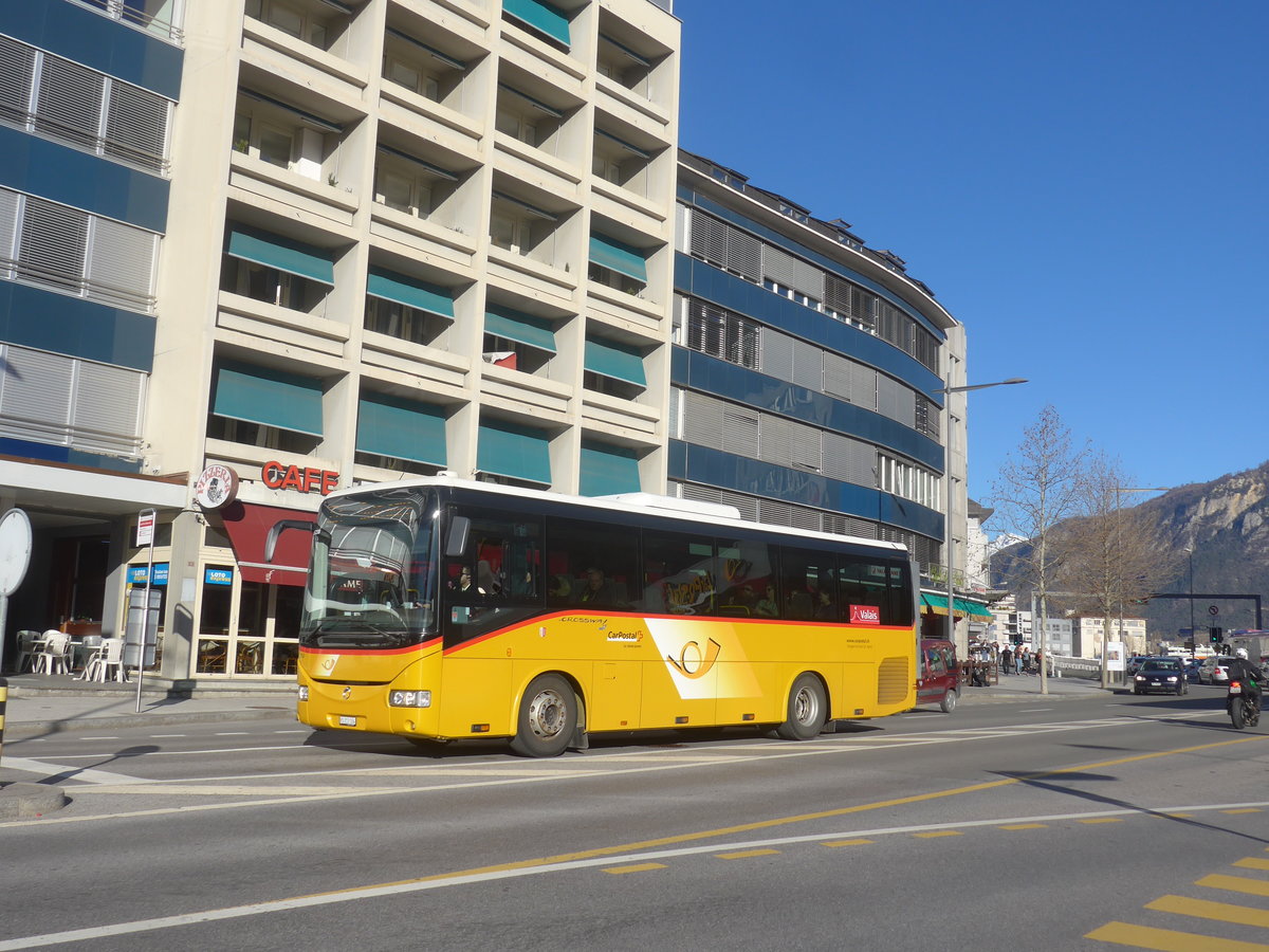 (214'804) - Buchard, Leytron - Nr. 253/VS 213'104 - Irisbus am 22. Februar 2020 beim Bahnhof Sion