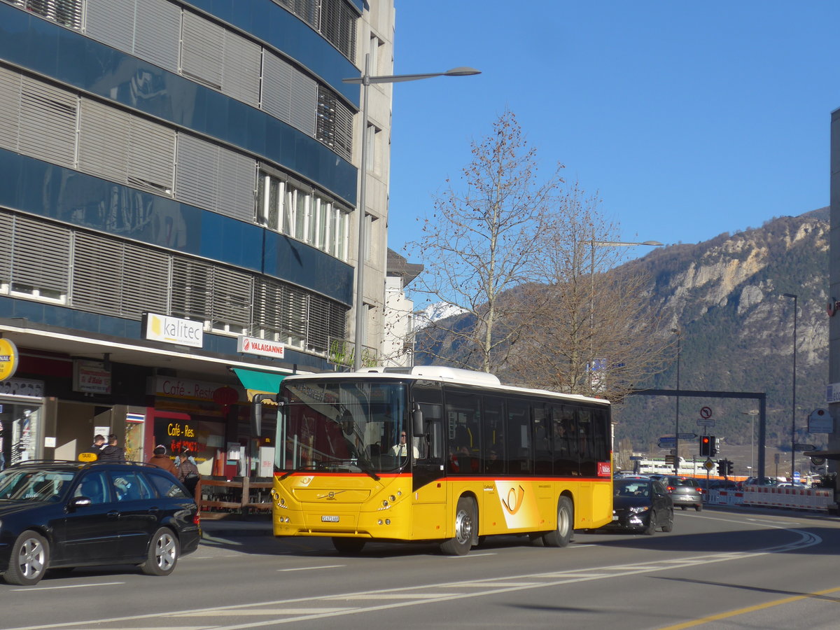 (214'808) - PostAuto Wallis - Nr. 39/VS 471'468 - Volvo am 22. Februar 2020 beim Bahnhof Sion