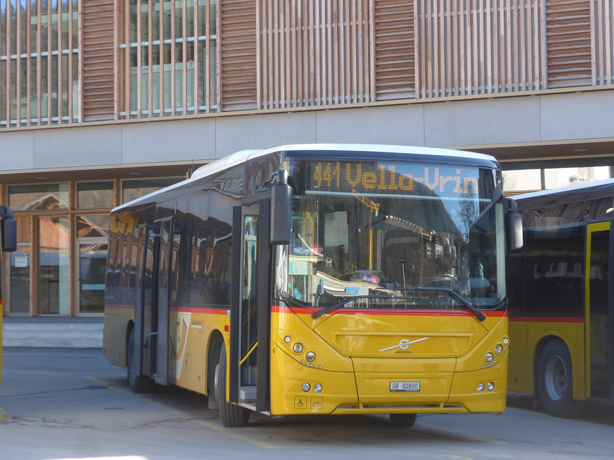(215'012) - Fontana, Ilanz - Nr. 4/GR 80'800 - Volvo am 1. Mrz 2020 beim Bahnhof Ilanz