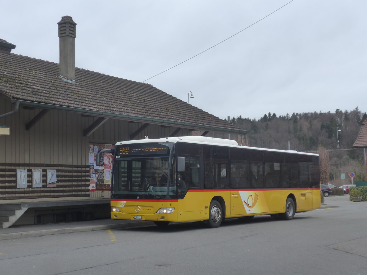 (215'043) - PostAuto Bern - Nr. 5/BE 316'773 - Mercedes (ex Klopfstein, Laupen Nr. 5) am 2. Mrz 2020 beim Bahnhof Laupen