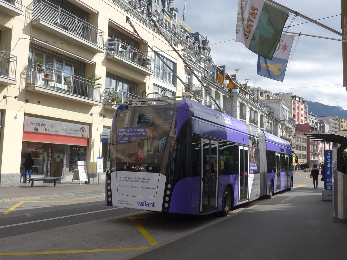(215'161) - VMCV Clarens - Nr. 812 - Van Hool Gelenktrolleybus am 14. Mrz 2020 in Montreux, Escaliers de la Gare