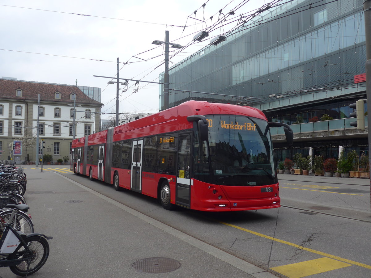 (215'458) - Bernmobil, Bern - Nr. 48 - Hess/Hess Doppelgelenktrolleybus am 22. Mrz 2020 beim Bahnhof Bern