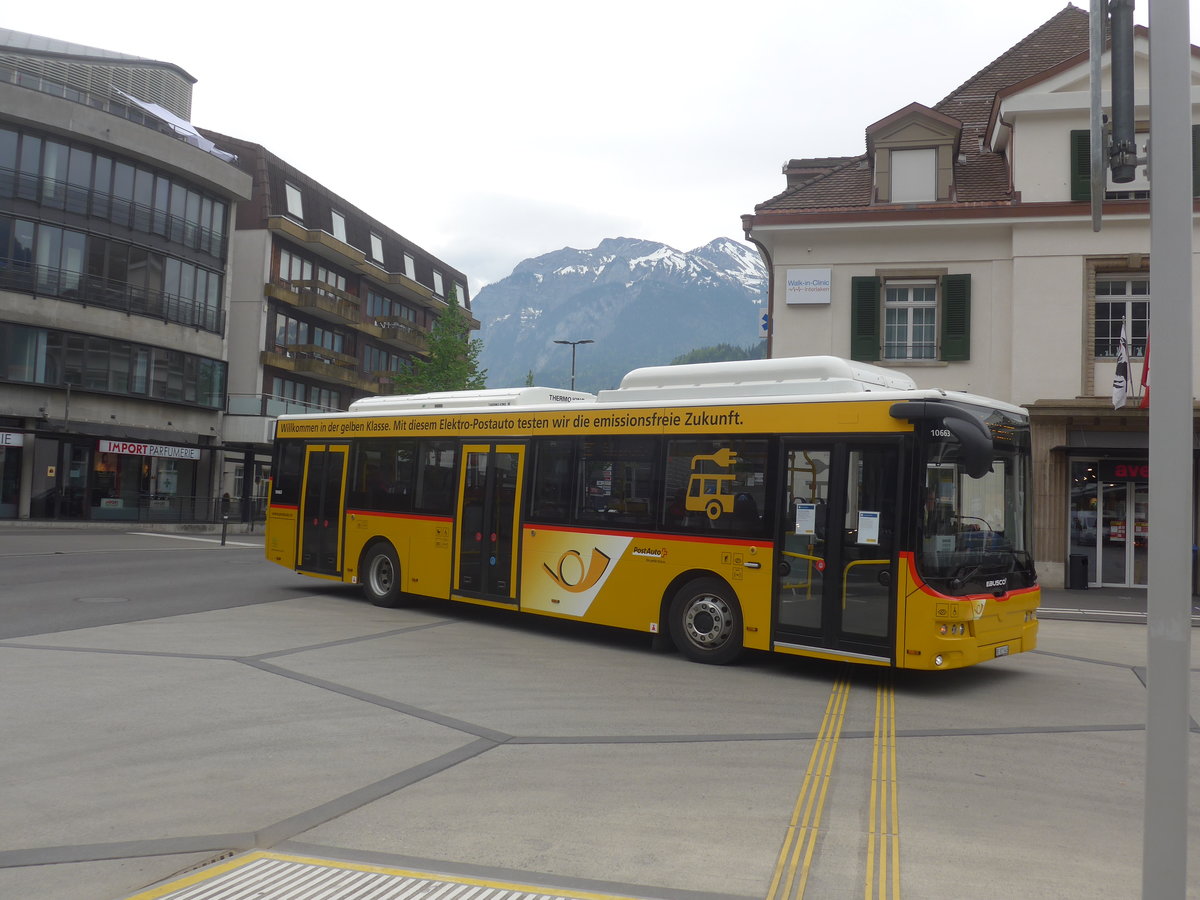 (216'312) - PostAuto Bern - BE 827'645 - Ebusco am 21. April 2020 beim Bahnhof Interlaken West