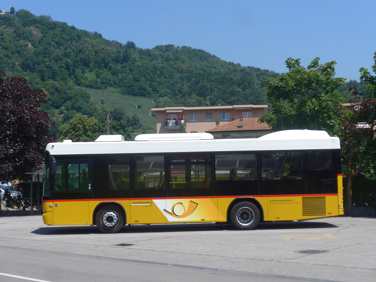 (217'583) - Autopostale, Croglio - TI 202'555 - Scania/Hess am 1. Juni 2020 beim Bahnhof Lamone-Cadempino 