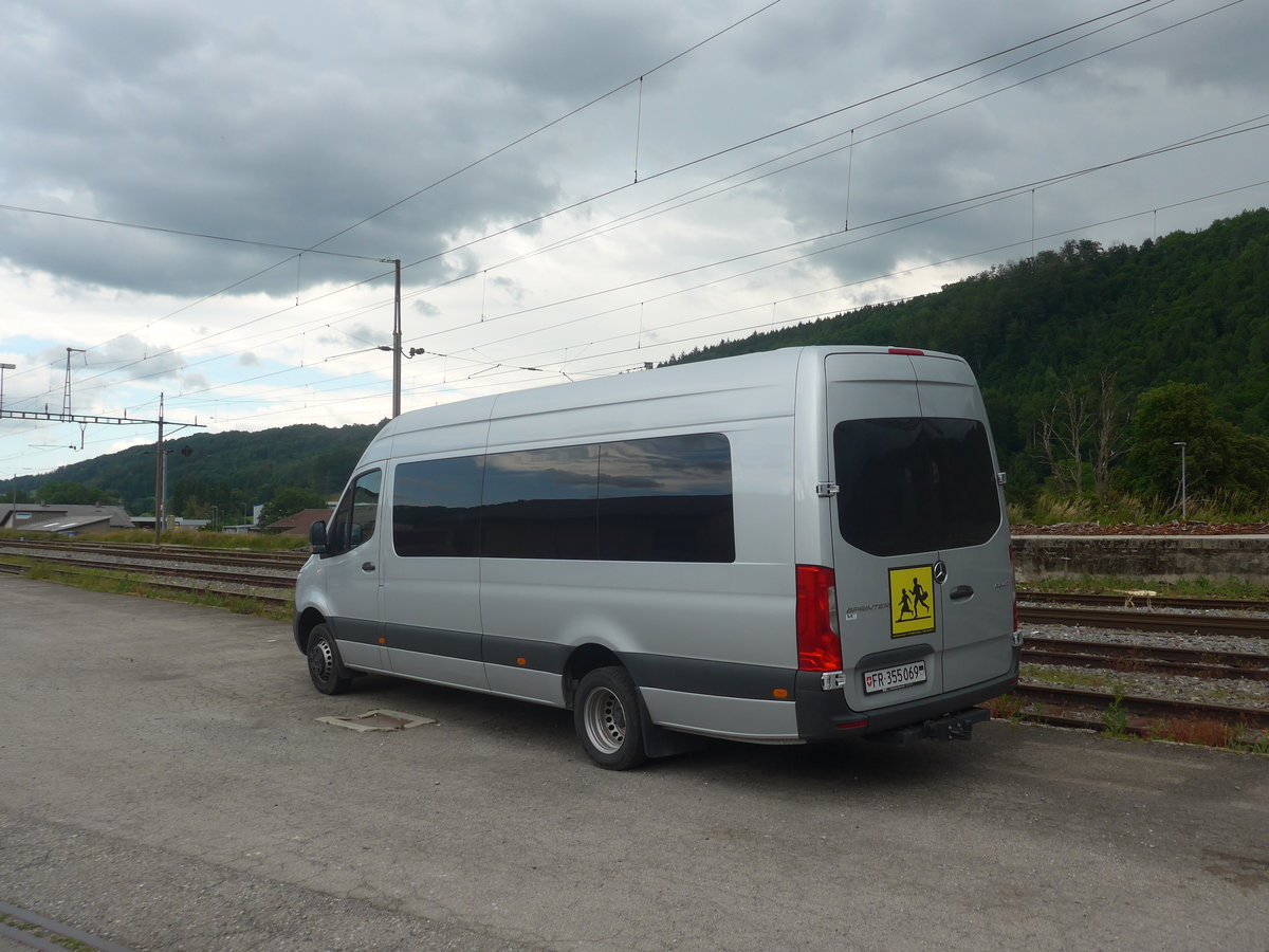 (217'881) - Taxi Romontois, Romont - FR 355'069 - Mercedes am 13. Juni 2020 beim Bahnhof Moudon