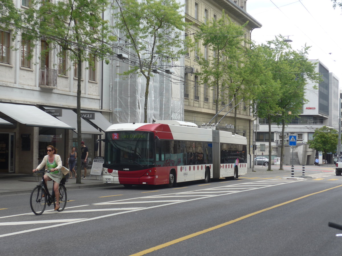 (218'511) - TPF Fribourg - Nr. 530 - Hess/Hess Gelenktrolleybus am 6. Juli 2020 beim Bahnhof Fribourg