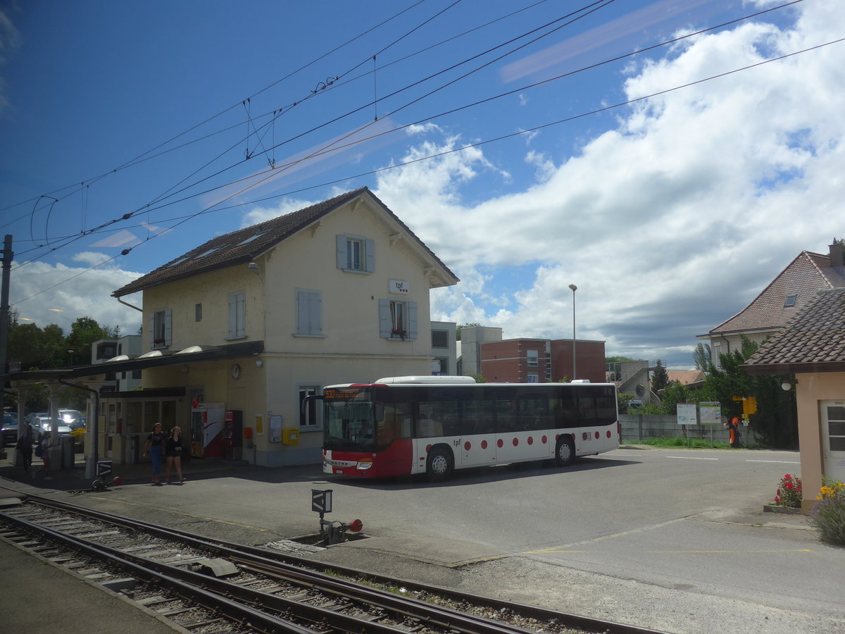 (218'528) - Wieland, Murten - Nr. 58/FR 300'636 - Setra am 6. Juli 2020 beim Bahnhof Sugiez