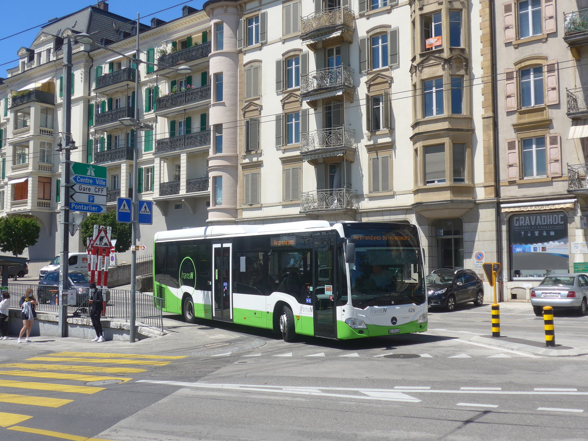 (218'530) - transN, La Chaux-de-Fonds - Nr. 424/NE 195'424 - Mercedes am 6. Juli 2020 beim Bahnhof Neuchtel