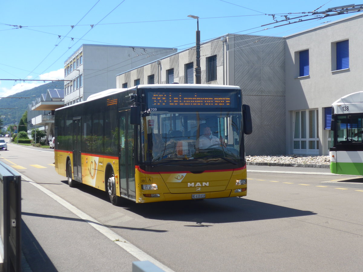 (218'563) - Funi-Car, Biel - Nr. 18/BE 610'618 - MAN am 6. Juli 2020 beim Bahnhof Marin-pagnier