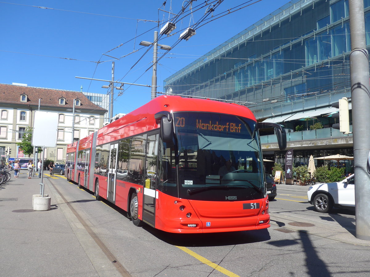 (219'179) - Bernmobil, Bern - Nr. 51 - Hess/Hess Doppelgelenktrolleybus am 27. Juli 2020 beim Bahnhof Bern