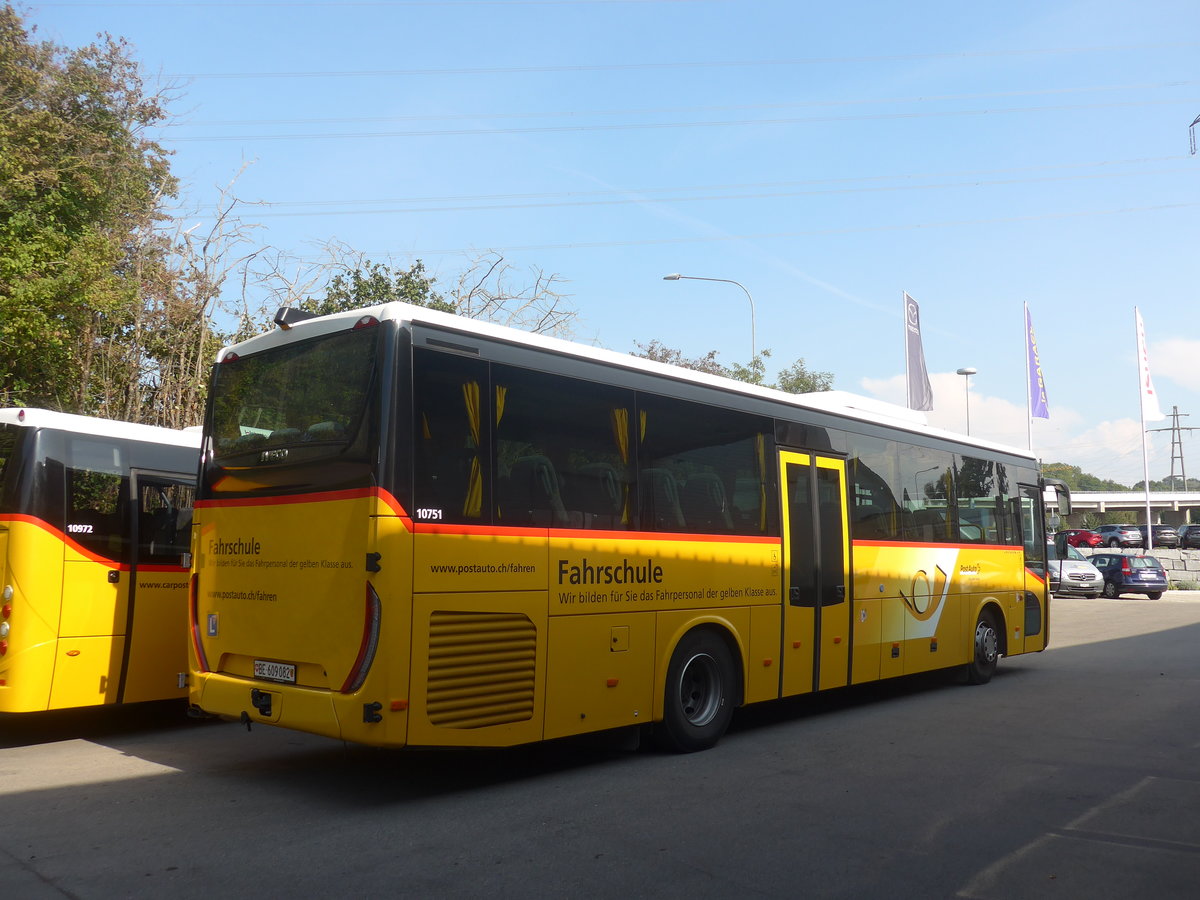 (220'872) - PostAuto Bern - BE 609'082 - Iveco am 20. September 2020 in Kerzers, Interbus