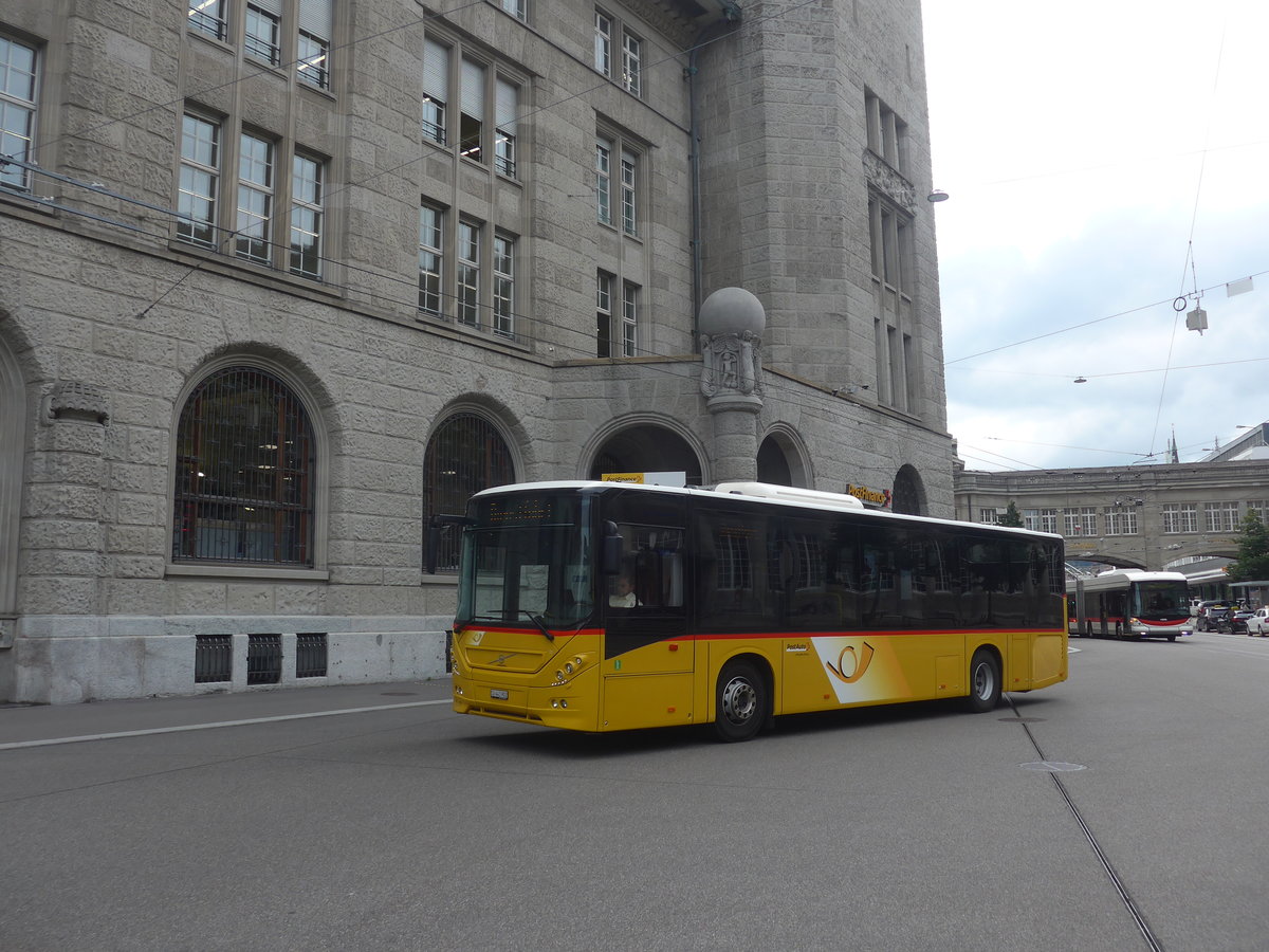 (221'295) - PostAuto Ostschweiz - SG 443'902 - Volvo am 24. September 2020 beim Bahnhof St. Gallen