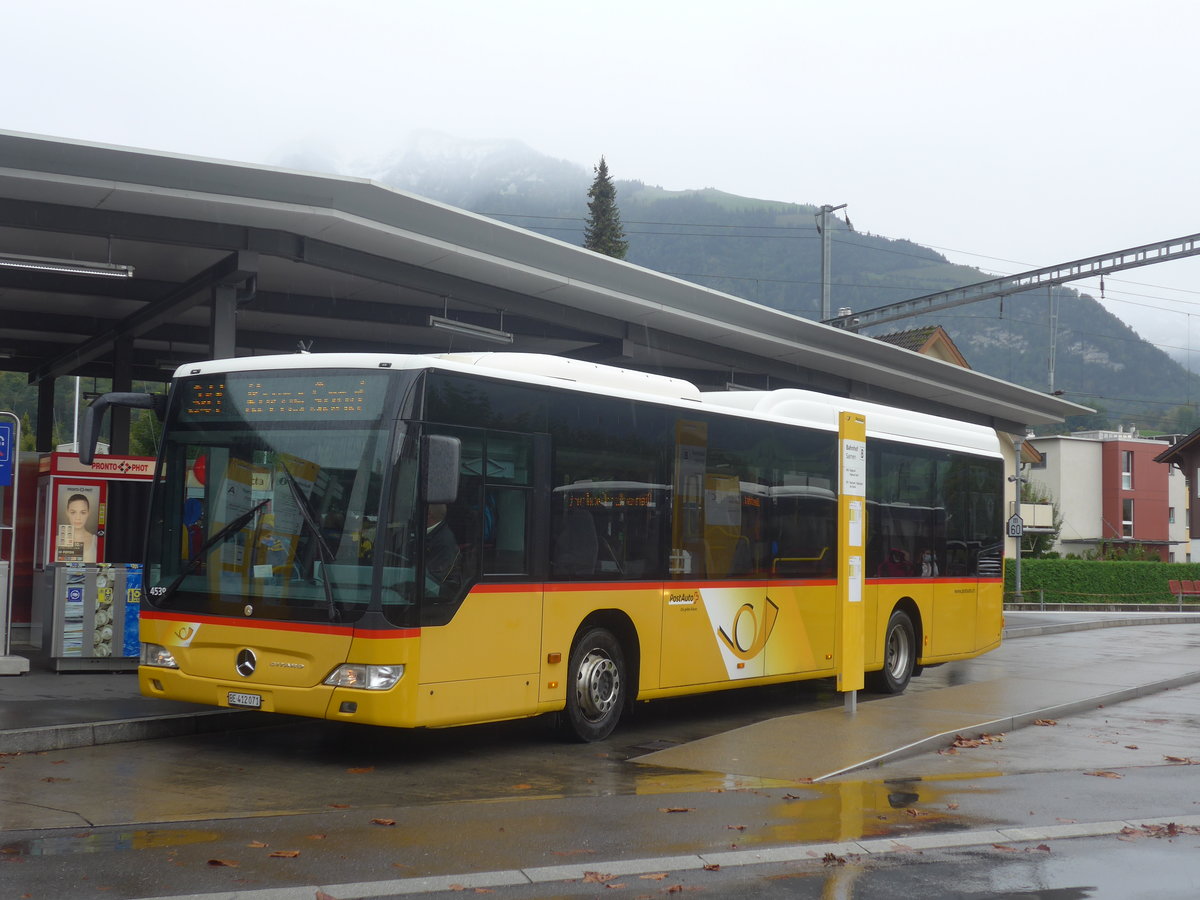 (221'424) - PostAuto Bern - BE 412'071 - Mercedes (ex AVG Meiringen Nr. 71) am 25. September 2020 beim Bahnhof Sarnen