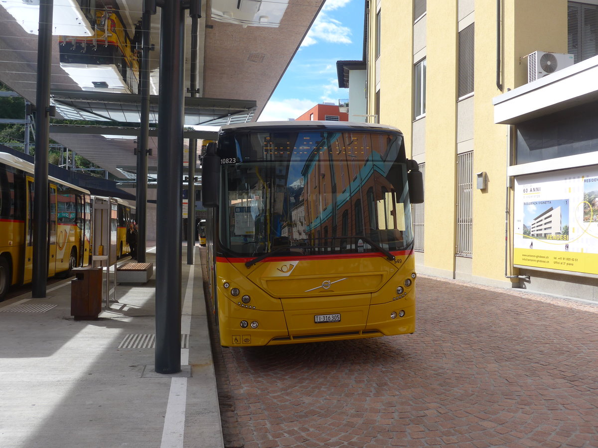 (221'465) - AutoPostale Ticino - Nr. 549/TI 316'305 - Volvo am 26. September 2020 beim Bahnhof Bellinzona