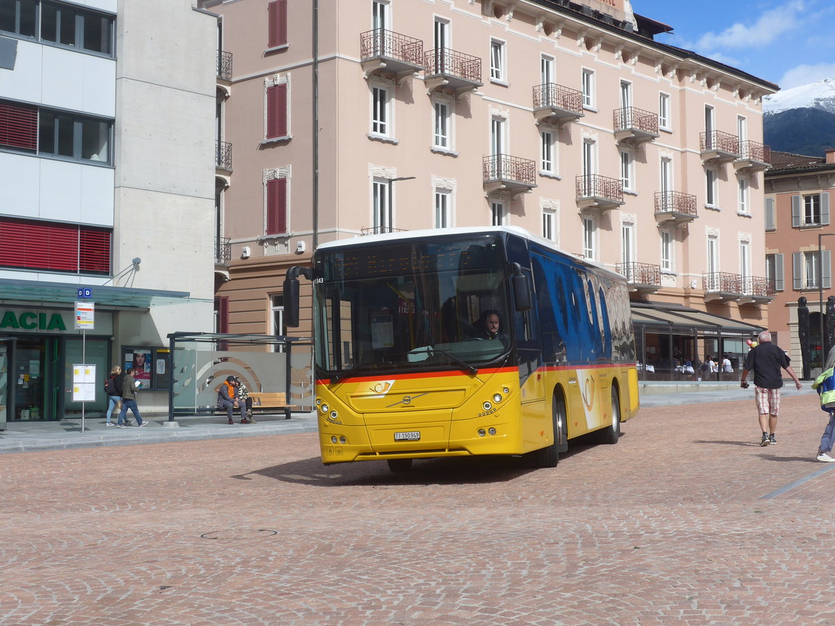 (221'466) - Marchetti, Airolo - TI 190'949 - Volvo am 26. September 2020 beim Bahnhof Bellinzona