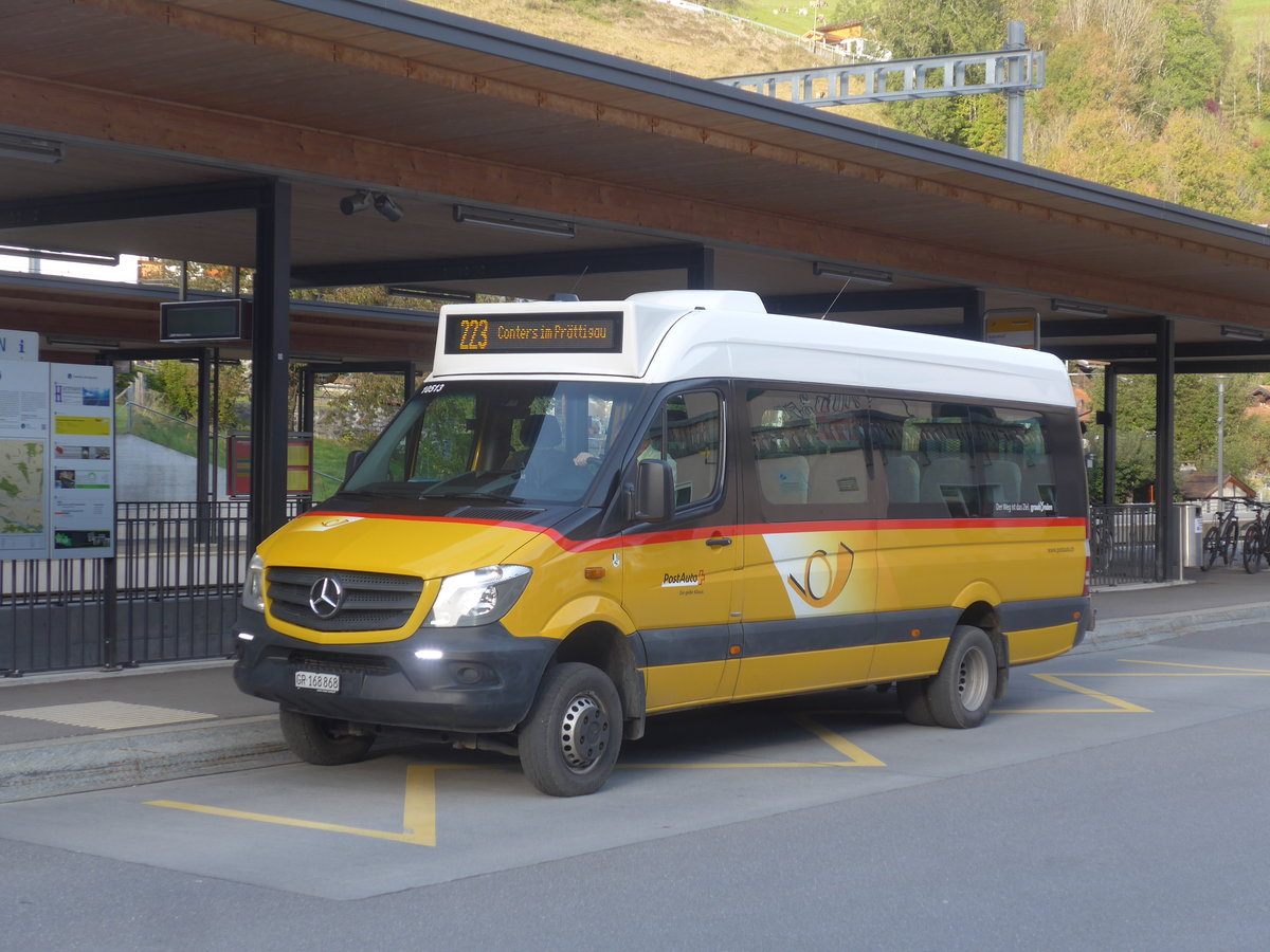(222'174) - PostAuto Graubnden - GR 168'868 - Mercedes am 20. Oktober 2020 beim Bahnhof Kblis