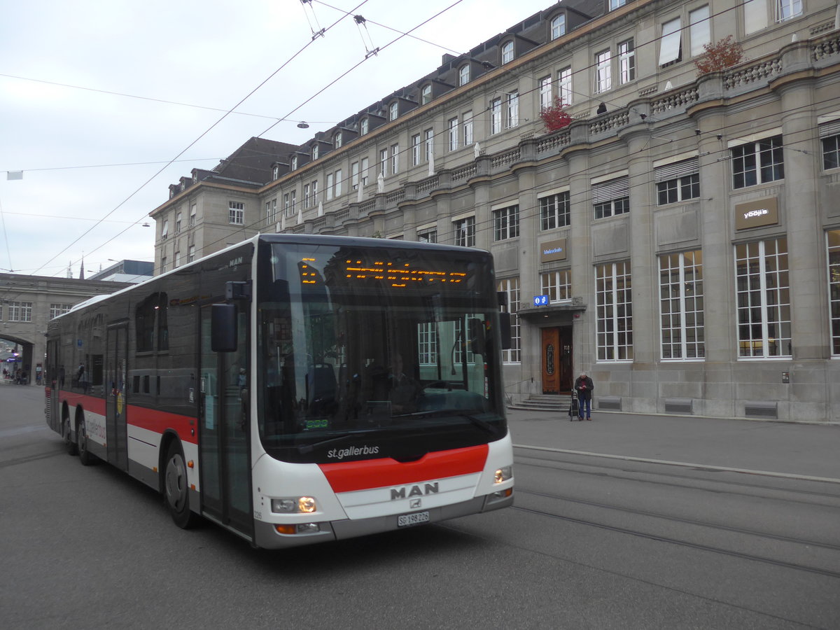 (222'347) - St. Gallerbus, St. Gallen - Nr. 226/SG 198'226 - MAN am 21. Oktober 2020 beim Bahnhof St. Gallen