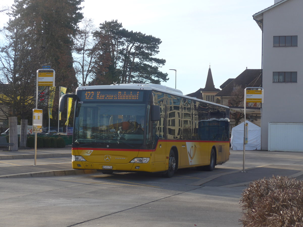 (223'083) - PostAuto Bern - Nr. 15/BE 611'734 - Mercedes (ex Steiner, Ortschwaben Nr. 15) am 26. Dezember 2020 beim Bahnhof Ddingen