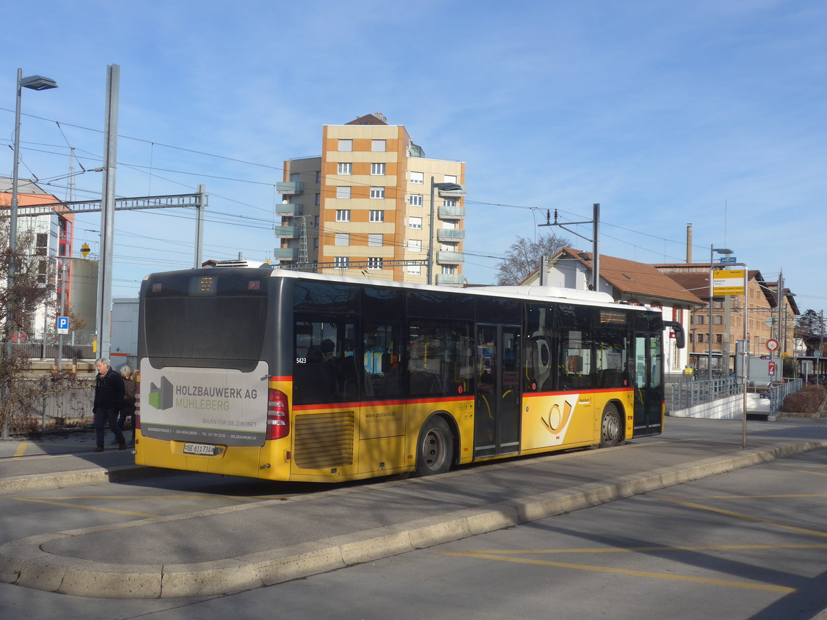 (223'086) - PostAuto Bern - Nr. 15/BE 611'734 - Mercedes (ex Steiner, Ortschwaben Nr. 15) am 26. Dezember 2020 beim Bahnhof Ddingen