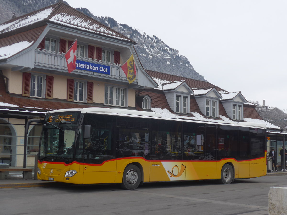 (223'168) - PostAuto Bern - BE 654'090 - Mercedes am 27. Dezember 2020 beim Bahnhof Interlaken Ost
