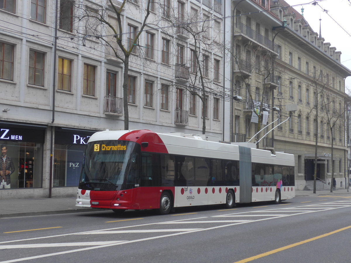 (223'492) - TPF Fribourg - Nr. 6609/FR 301'549 - Hess/Hess Gelenktrolleybus am 12. Februar 2021 beim Bahnhof Fribourg
