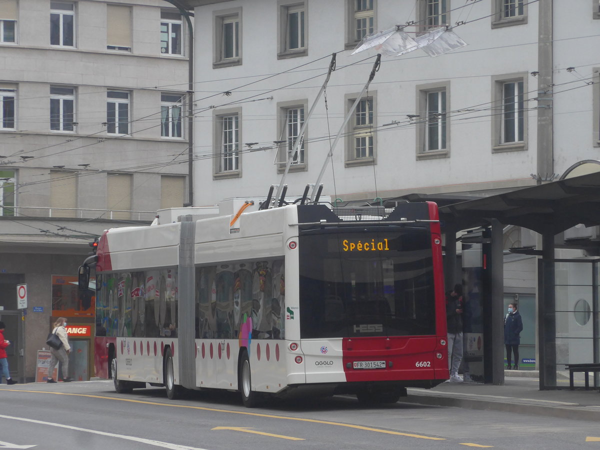 (223'501) - TPF Fribourg - Nr. 6602/FR 301'542 - Hess/Hess Gelenktrolleybus am 12. Februar 2021 beim Bahnhof Fribourg