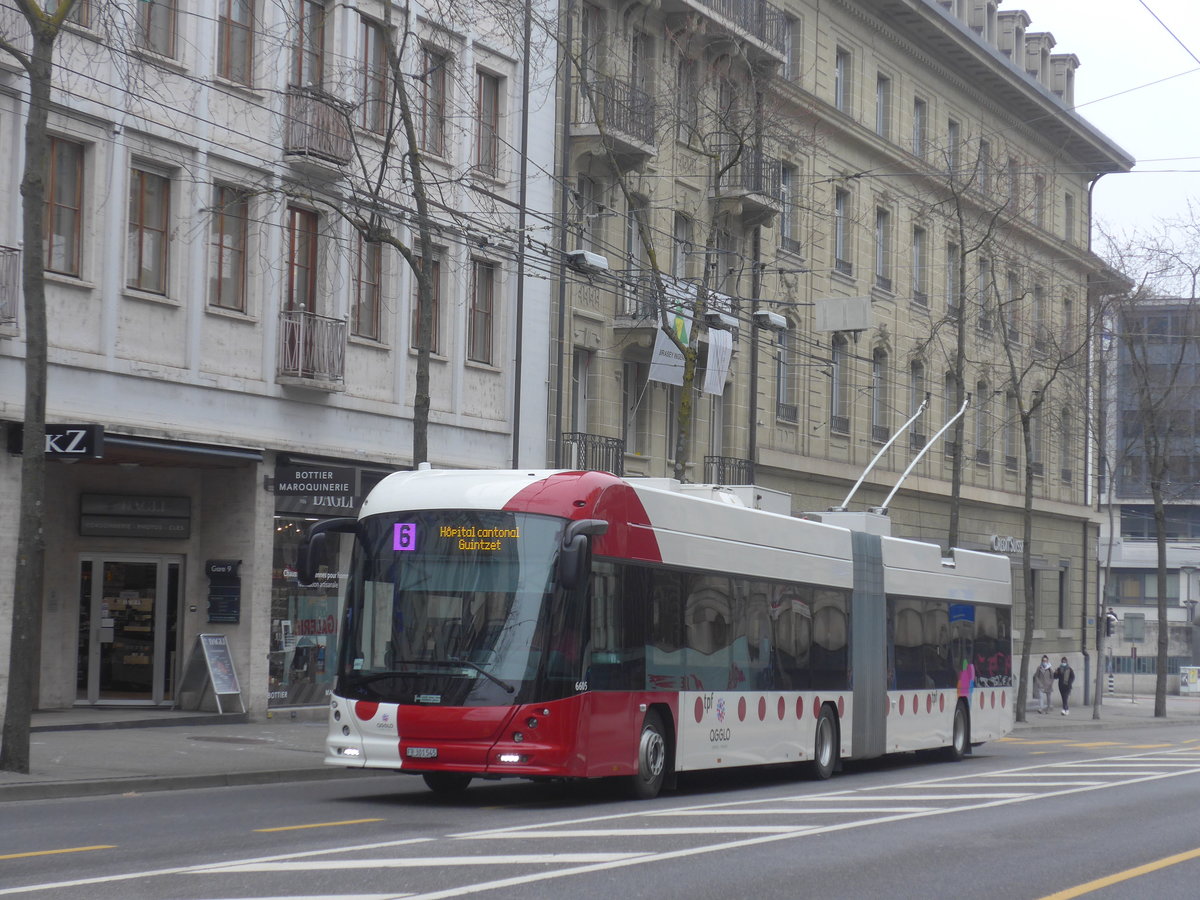 (223'523) - TPF Fribourg - Nr. 6605/FR 301'545 - Hess/Hess Gelenktrolleybus am 12. Februar 2021 beim Bahnhof Fribourg