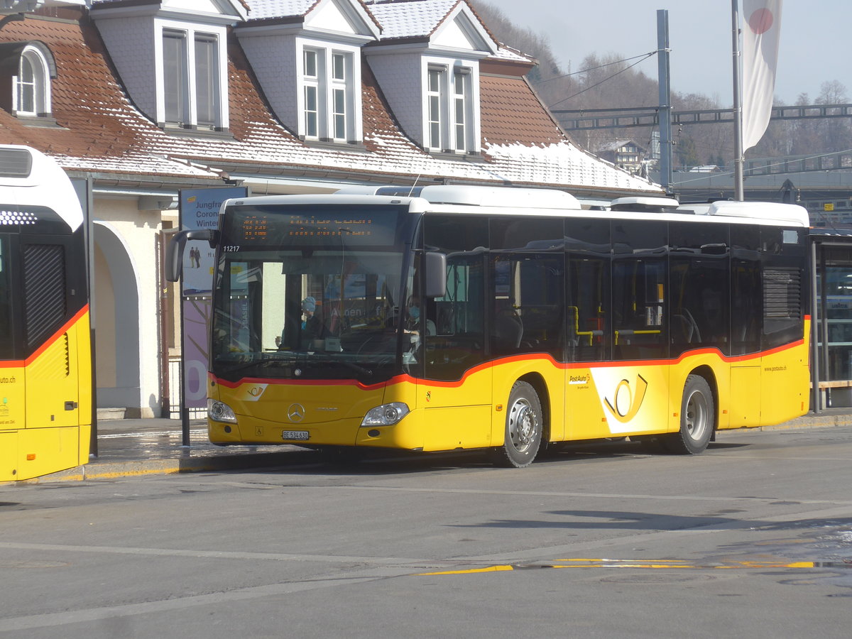 (223'552) - PostAuto Bern - BE 534'630 - Mercedes am 14. Februar 2021 beim Bahnhof Interlaken Ost