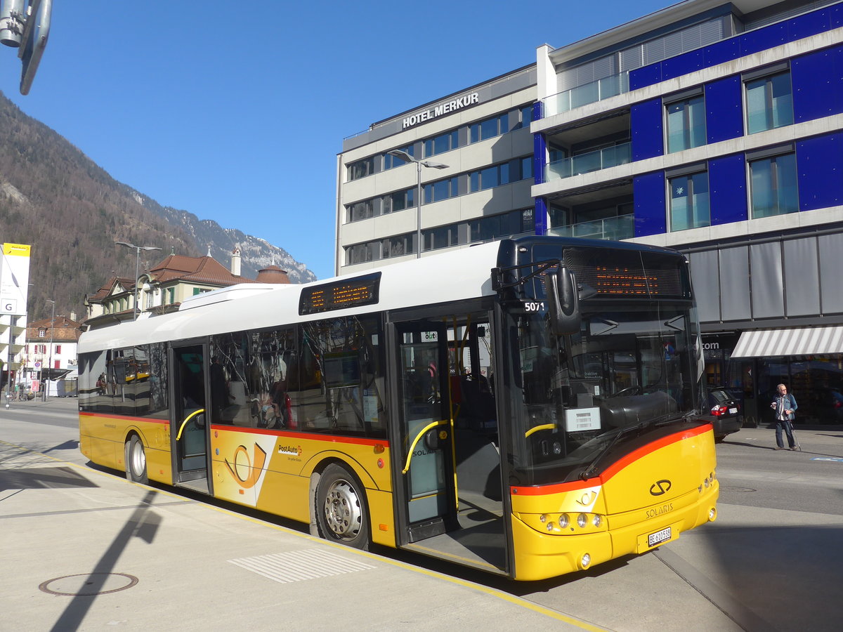 (223'756) - PostAuto Bern - BE 610'538 - Solaris am 25. Februar 2021 beim Bahnhof Interlaken West