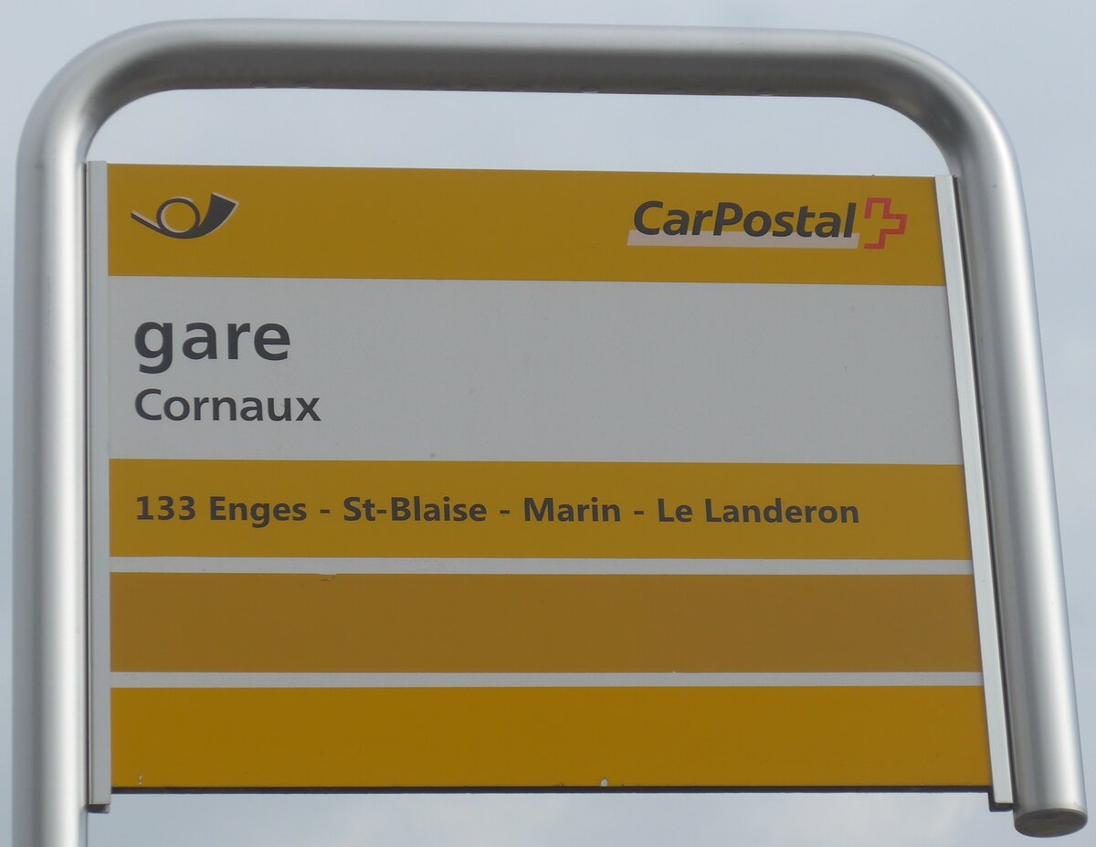 (224'019) - PostAuto-Haltestellenschild - Cornaux, gare - am z. Mrz 2021