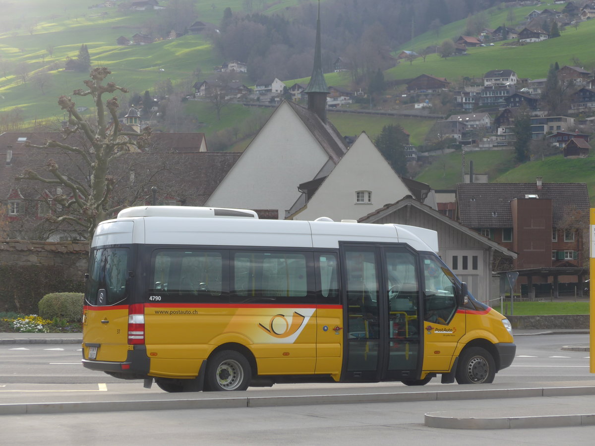 (224'478) - PostAuto Zentralschweiz - Nr. 37/OW 16'637 - Mercedes (ex PostAuto Ostschweiz) am 27. Mrz 2021 beim Bahnhof Sarnen
