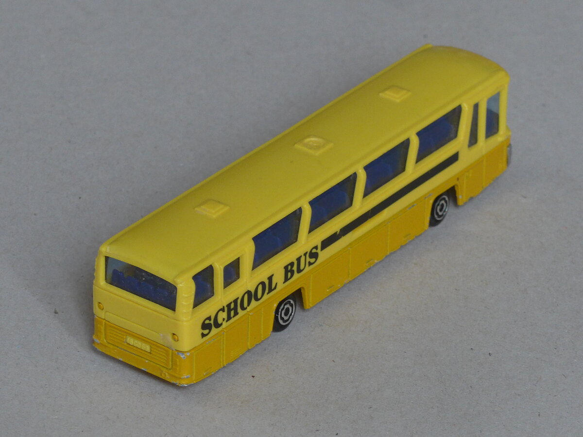 (225'643) - Aus Frankreich: School Bus - 46 GO 69 - Neoplan am 29. Mai 2021 in Thun (Modell)