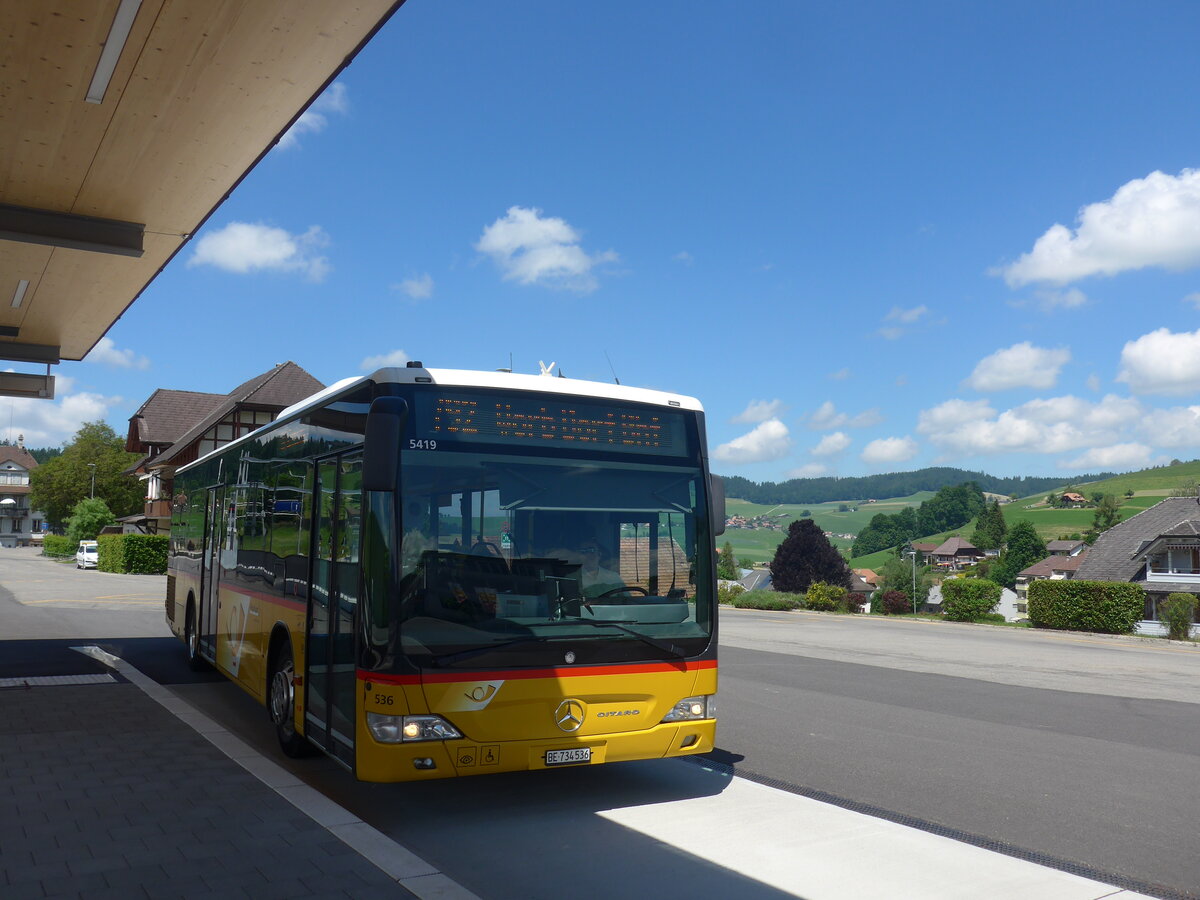 (225'874) - PostAuto Bern - Nr. 536/BE 734'536 - Mercedes am 13. Juni 2021 beim Bahnhof Biglen