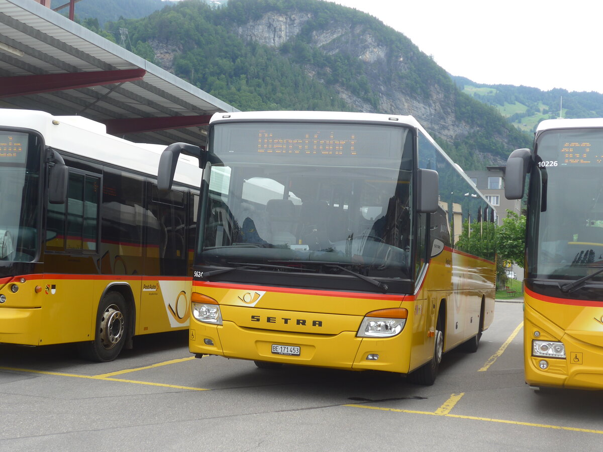 (226'109) - PostAuto Bern - Nr. 73/BE 171'453 - Setra (ex AVG Meiringen Nr. 73) am 3. Juli 2021 in Meiringen, Postautostation