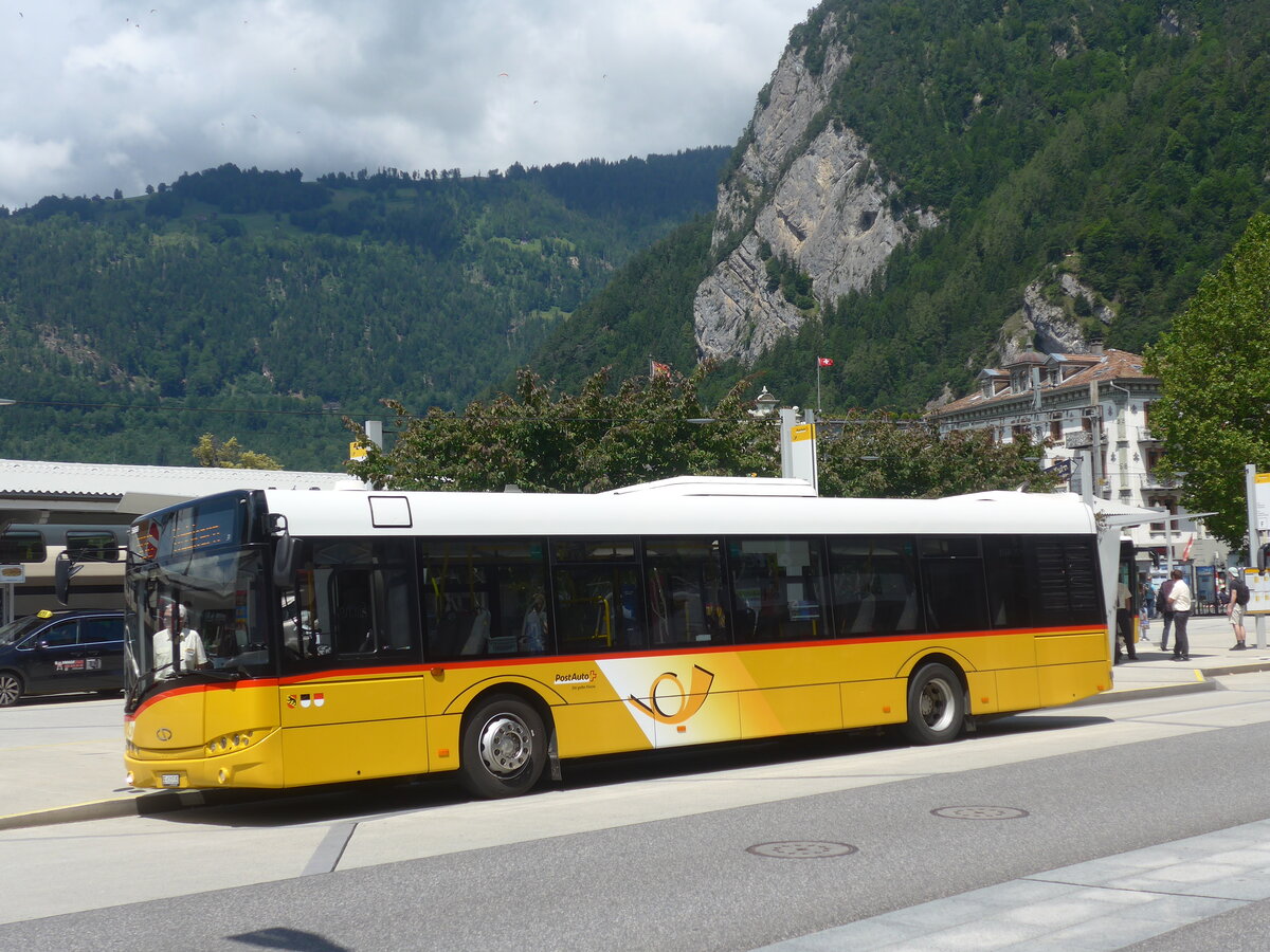 (226'386) - PostAuto Bern - BE 610'535 - Solaris am 11. Juli 2021 beim Bahnhof Interlaken West