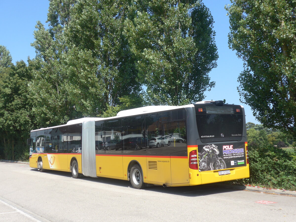 (227'340) - CarPostal Ouest - VD 232'502 - Mercedes am 15. August 2021 beim Bahnhof Coppet