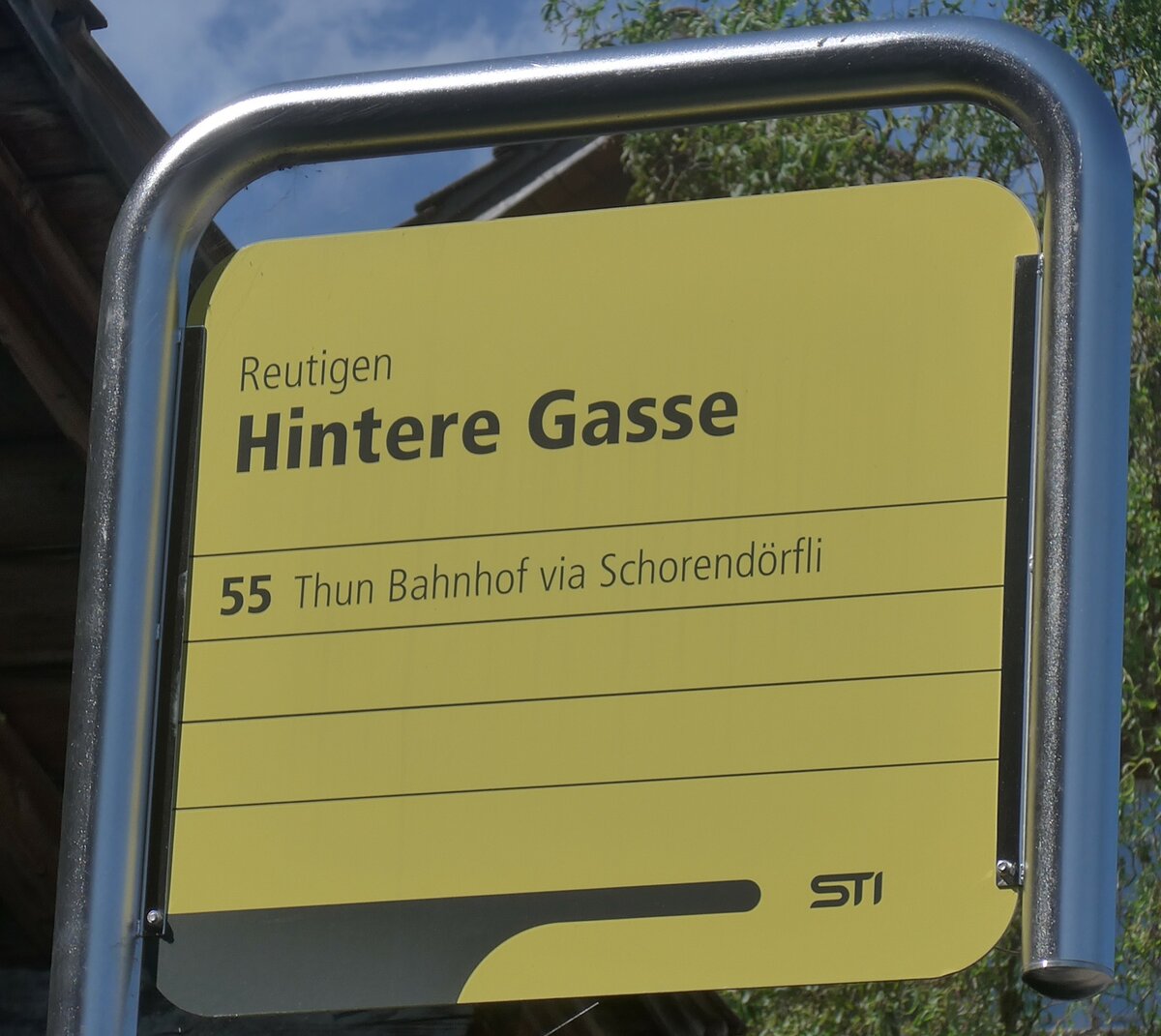 (228'023) - STI-Haltestellenschild - Reutigen, Hintere Gasse - am 13. September 2021