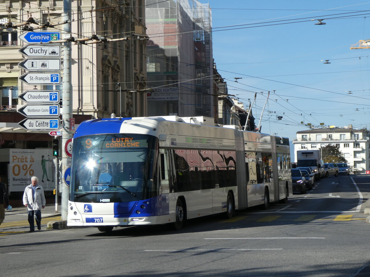 (228'806) - TL Lausanne - Nr. 807 - Hess/Hess Doppelgelenktrolleybus am 11. Oktober 2021 in Lausanne, Chauderon