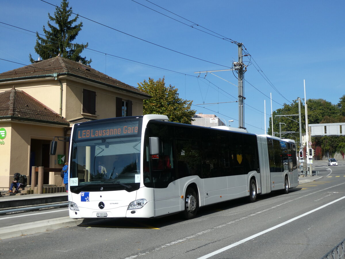 (228'826) - Intertours, Domdidier - FR 300'492 - Mercedes am 11. Oktober 2021 beim Bahnhof Prilly-Chasseur (Einsatz TL)