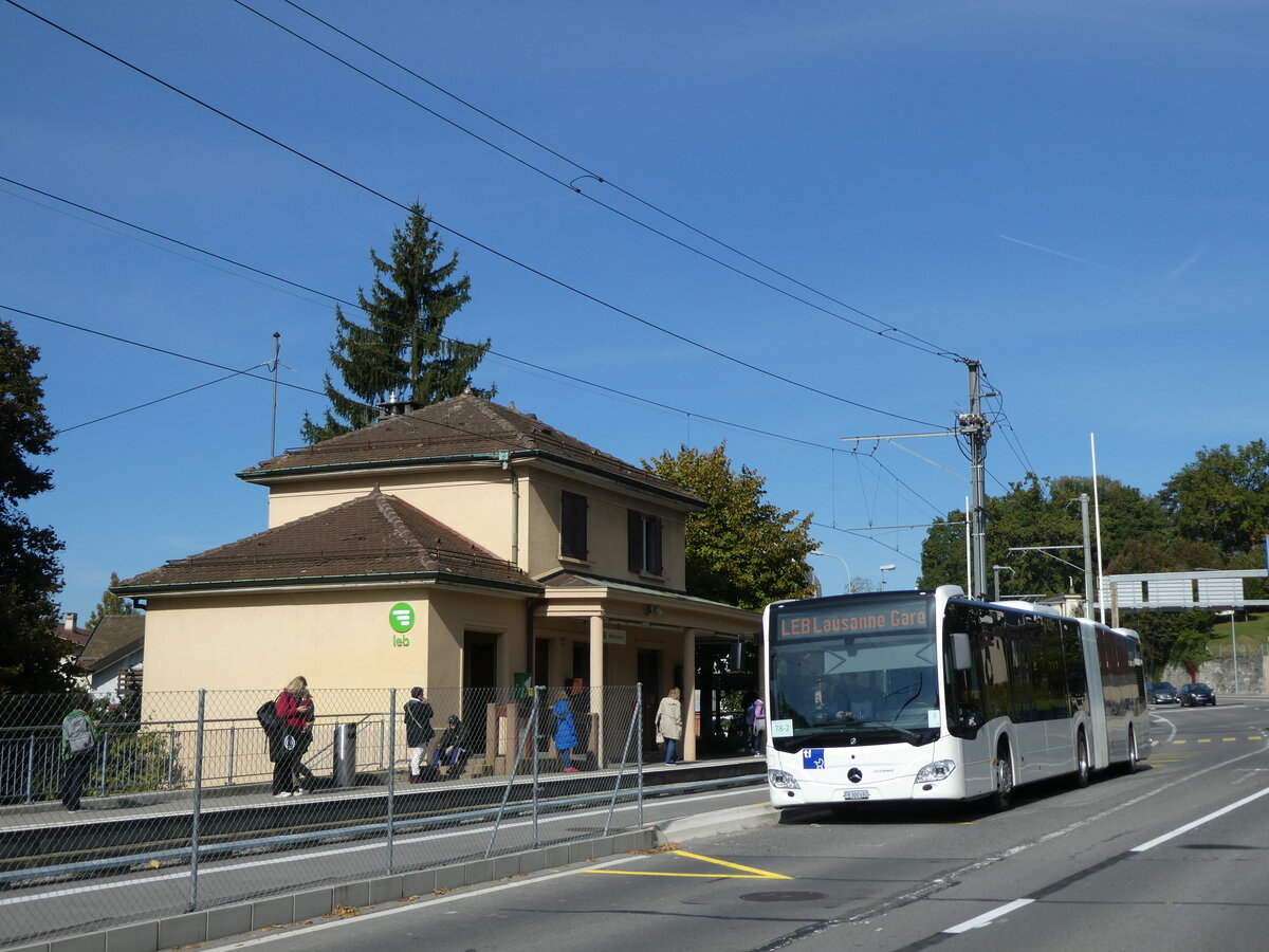 (228'827) - Intertours, Domdidier - FR 300'492 - Mercedes am 11. Oktober 2021 beim Bahnhof Prilly-Chasseur (Einsatz TL)