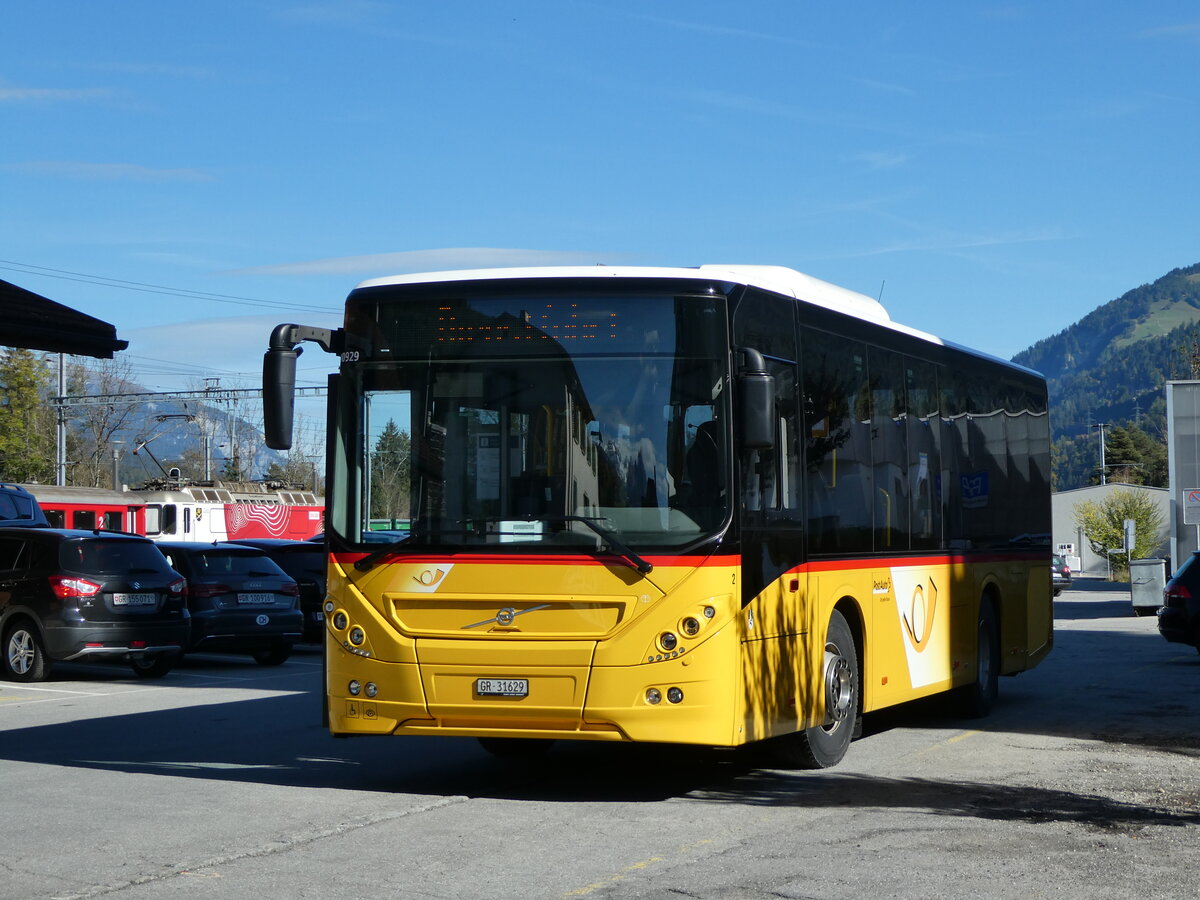 (229'276) - Fontana, Ilanz - Nr. 2/GR 31'629 - Volvo am 15. Oktober 2021 beim Bahnhof Ilanz