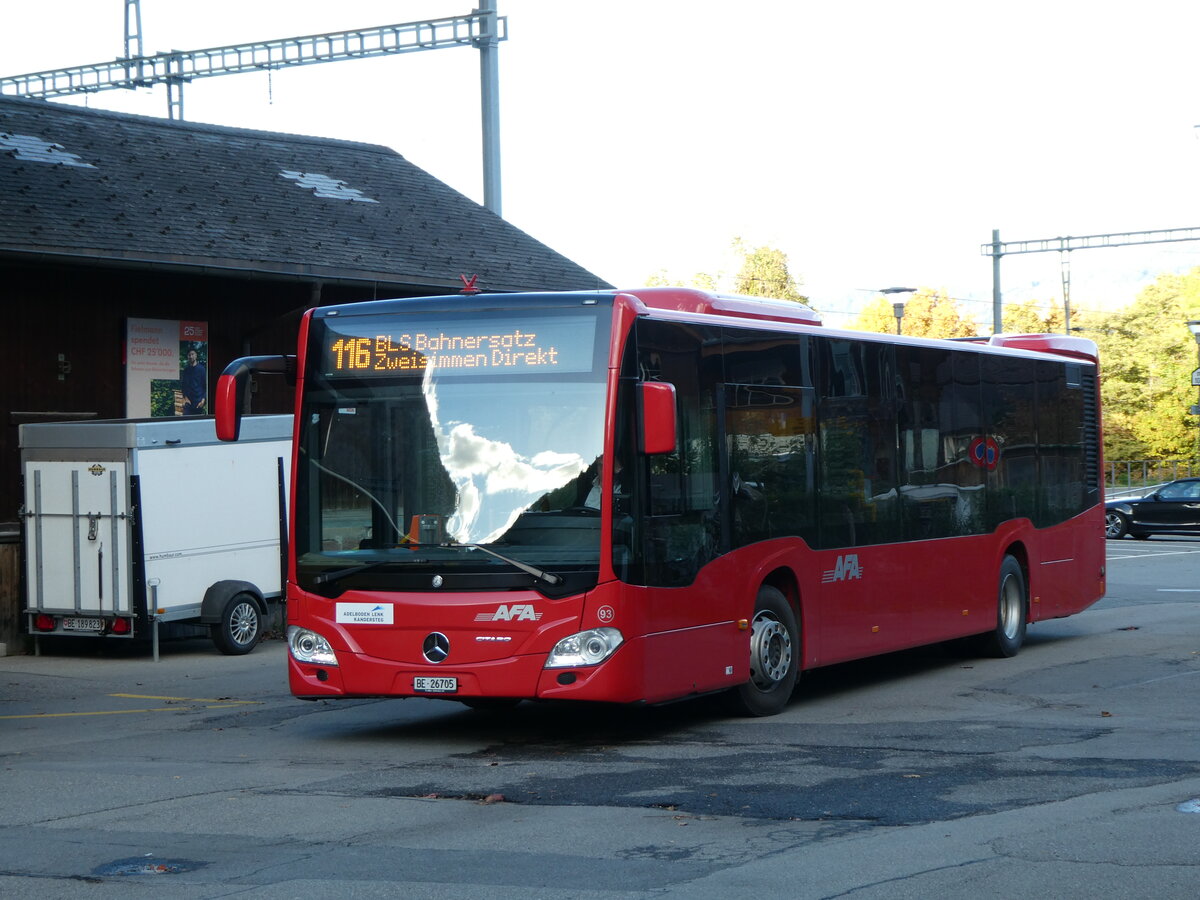 (229'576) - AFA Adelboden - Nr. 93/BE 26'705 - Mercedes am 21. Oktober 2021 beim Bahnhof Wimmis