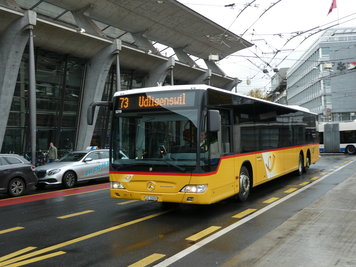 (229'693) - Bucheli, Kriens - Nr. 21/LU 15'030 - Mercedes am 22. Oktober 2021 beim Bahnhof Luzern
