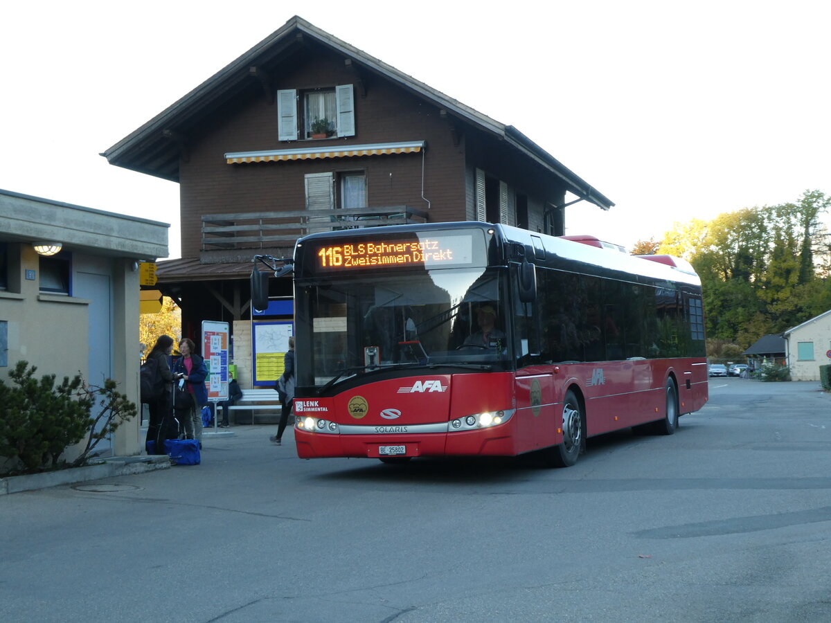 (229'881) - AFA Adelboden - Nr. 51/BE 25'802 - Solaris am 24. Oktober 2021 beim Bahnhof Wimmis