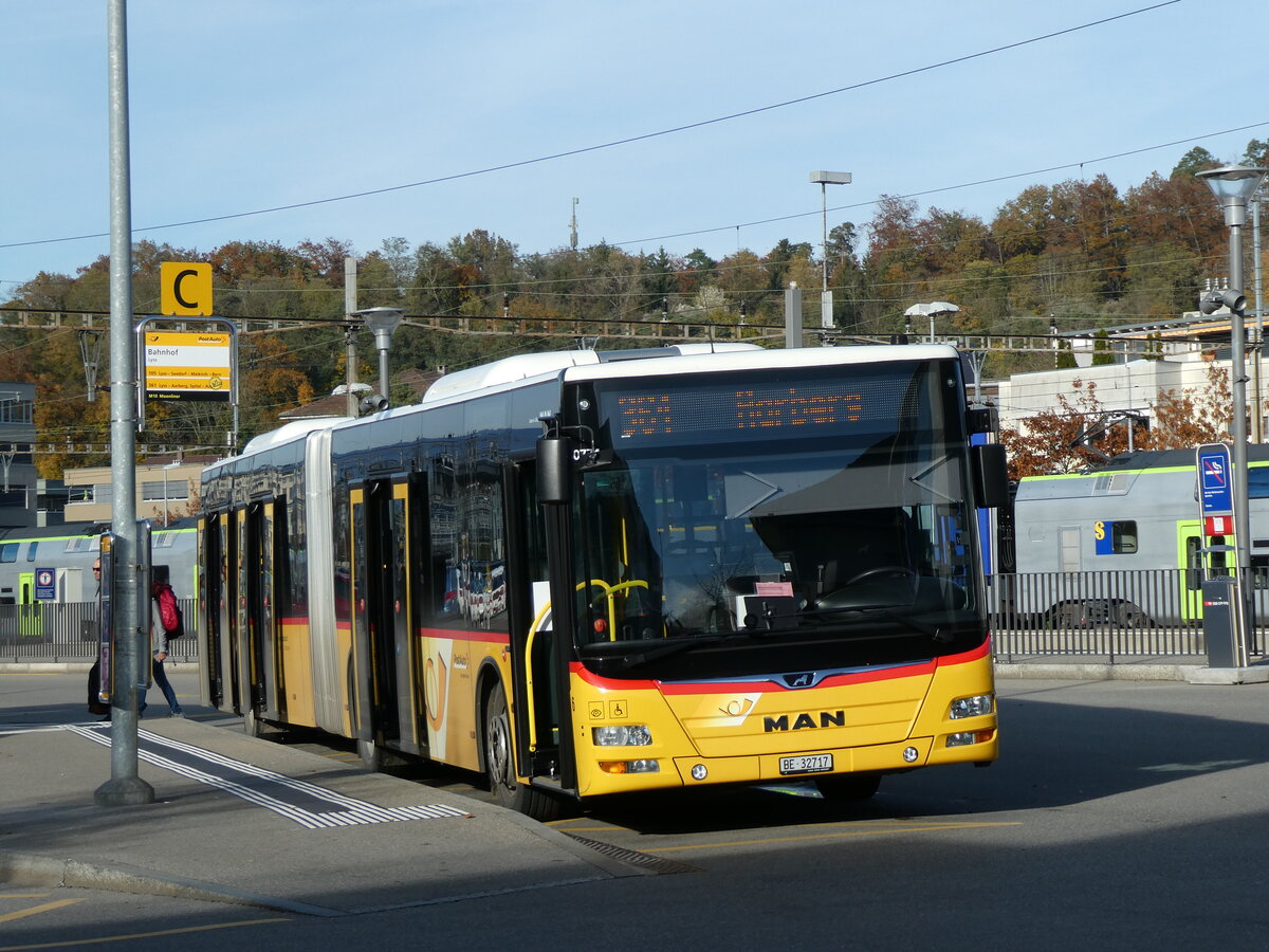 (229'981) - Steiner, Ortschwaben - Nr. 6/BE 32'717 - MAN am 31. Oktober 2021 beim Bahnhof Lyss
